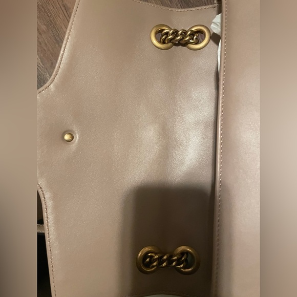 Gucci Marmont Medium 9.5/10 condition w/box, dust bag, receipt retail $3885 +tax - Picture 7 of 11